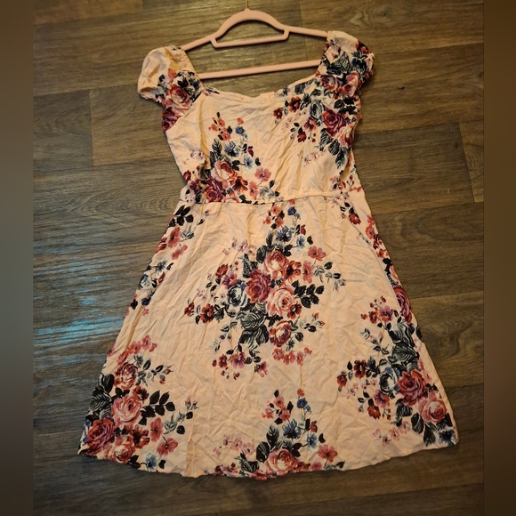 Angie Off The Shoulder Floral Cottage Dress. - Picture 5 of 8